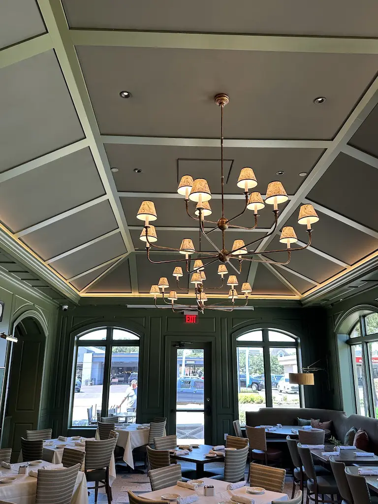 Chandelier in the newly remodeled Kirby Room at Carrabba's on Kirby. (Photo by Shelby Hodge)