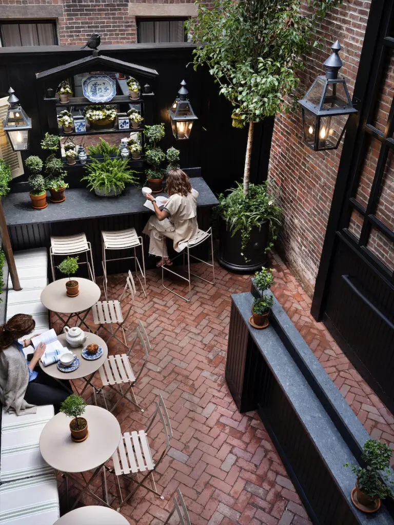 Beacon Hill Books' outdoor patio. (Photo by Sarah Winchester)