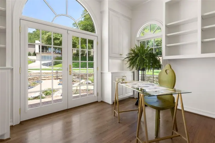 412 Hazelwood has a home office with its own separate entrance.