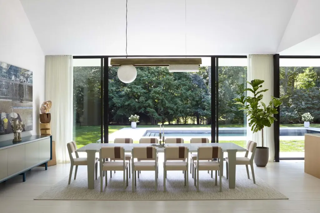 A Southampton dining room for the owner of Dune furniture, designed by Sawyer | Berson. (Photo by Joshua McHugh) 