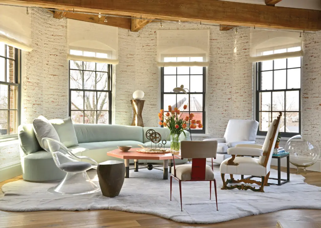 A living area designed by Vicente Wolf is flooded with light. (Photo by Vicente Wolf) 
