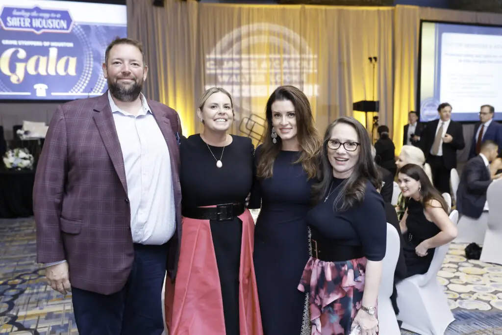 Chuck & Vanessa Ames, Jordan Seff, chair Jennifer Hohman at the Crime 
Stoppers 'Leading the Way to a Safer Houston' dinner (Photo by Quy Tran)