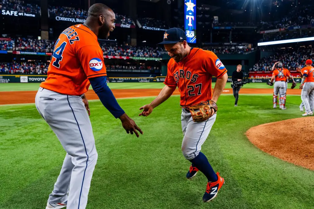 Even Yordan Alvarez is wowed by Jose Altuve. (@astros)