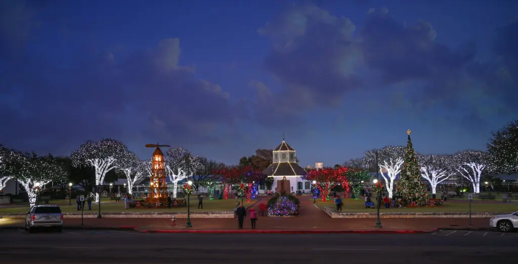Fredericksburg’s Christmas Nights of Lights is a nightly lighting ceremony on the town’s square, Marktplatz. 