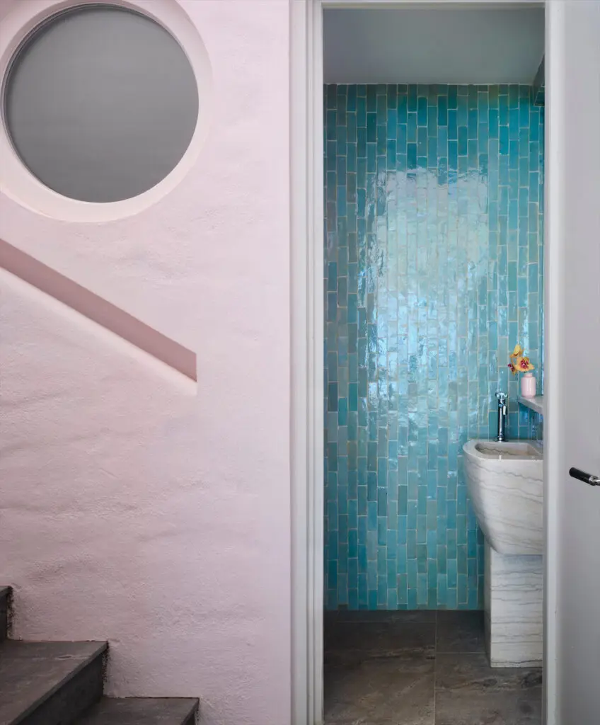 Handmade Zellige tiles in the powder bath reference the ocean’s distinctive turquoise color. (Photo by Douglas Friedman)