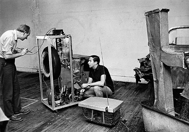 Pictured from Left: Bell Labs electrical engineer Billy Klüver and legendary artist Robert Rauschenberg were co-founders of the E.A.T. group. E.A.T. stands for Experiments in Art and Technology. This group inspired artist Yuriko Yamaguchi when she met them at the Osaka World Expo in 1970. (Courtesy Phaidon and Robert Rauschenberg Foundation)