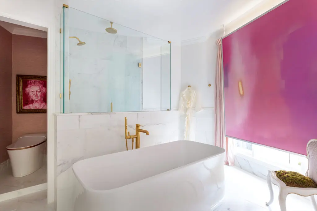 Bedroom & Bathroom: Rivers Spencer Interiors (Photo by Nickolas Sargent)