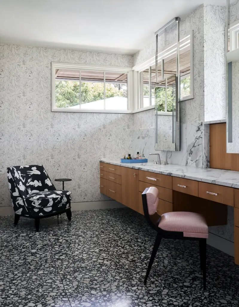 The primary bathroom was one of Corbin Sees additions to this Preston Hollow home. (Photo by Pär Bengtsson)