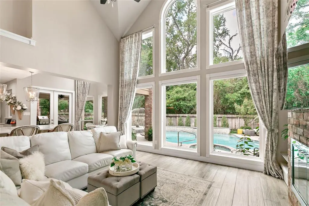 The home's interior is peaceful and bright. 