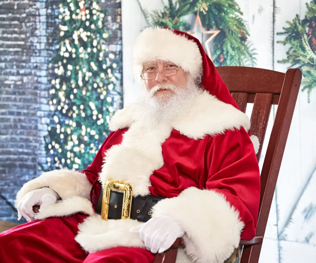 Join Santa for an extensive meal filled with holiday-inspired treats and favorites.