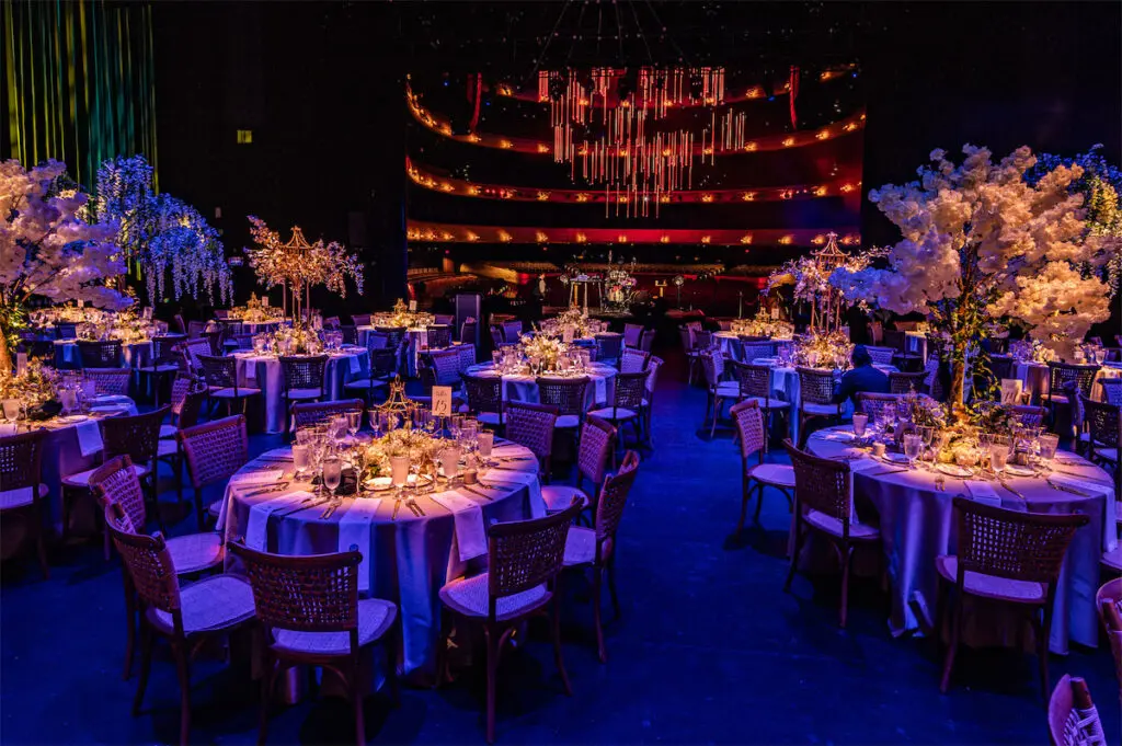 Dinner on the Shannon and Ted Skokos Stage in the Margaret McDermott Performance Hall (Photo by Can Turkyilmaz)