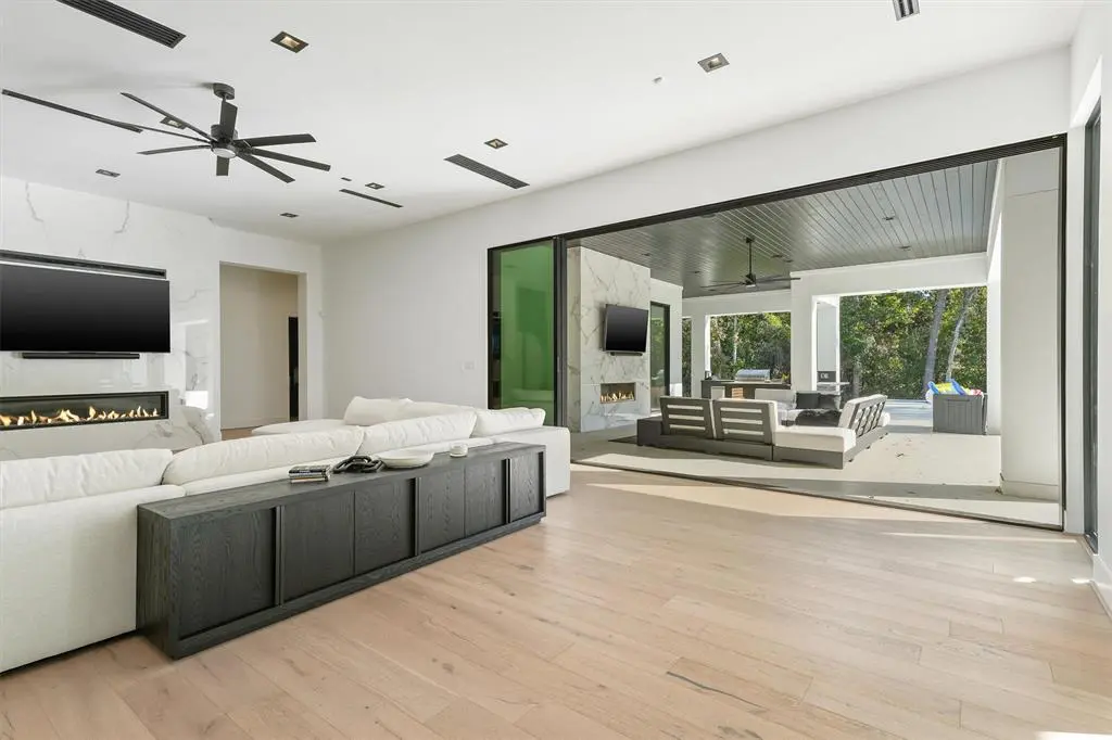 This perfect Woodlands home has a seamless flow from inside to outside.