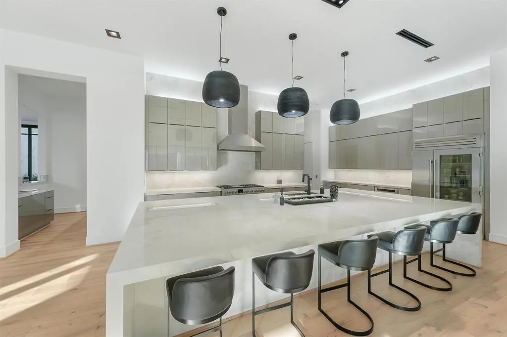 The kitchen comes with several Italian Fulgor Milano appliances.