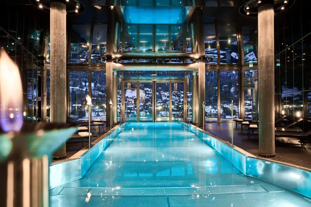 The Omnia's extensive spa and hydrotherapy amenities offer a tranquil retreat from the bustling village below.