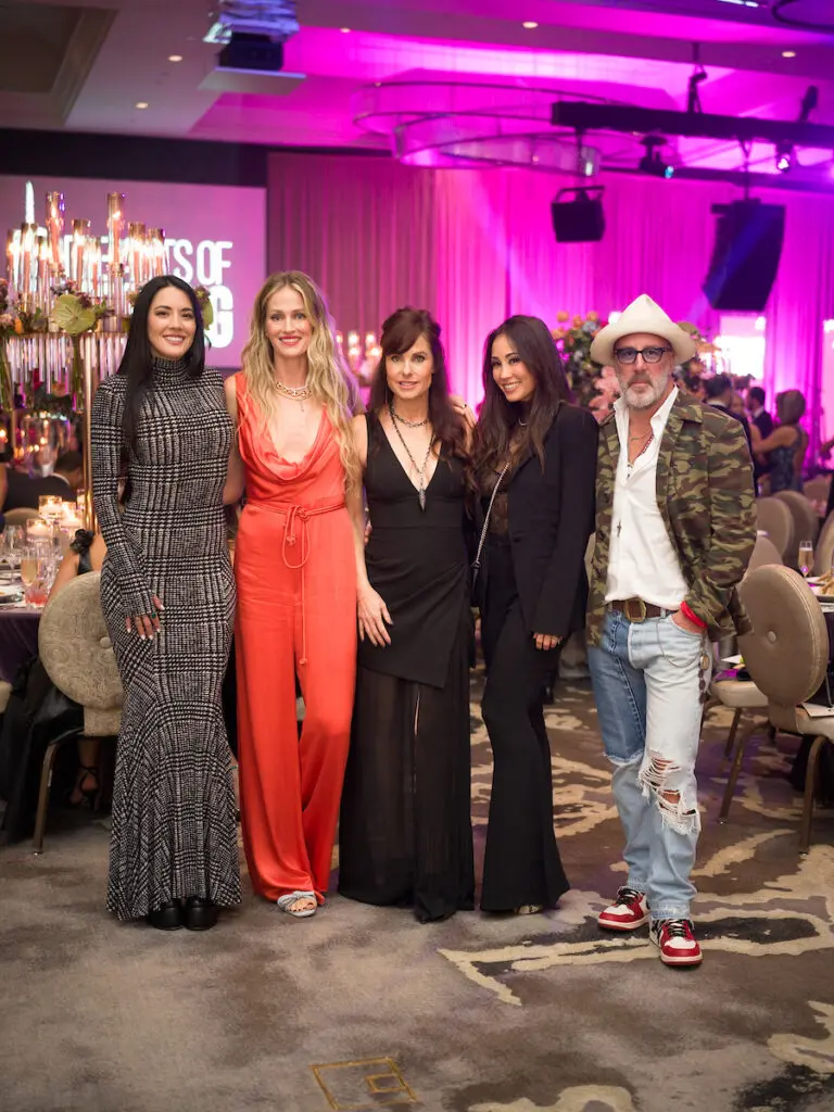 Sarah DeVon, Thea Pheasey, Andrea Blanton, Jacy & Grant Cooper at the Arts of Healing Foundation Physician Art Show and Dinner at the Post Oak Hotel (Photo by Daniel Ortiz)