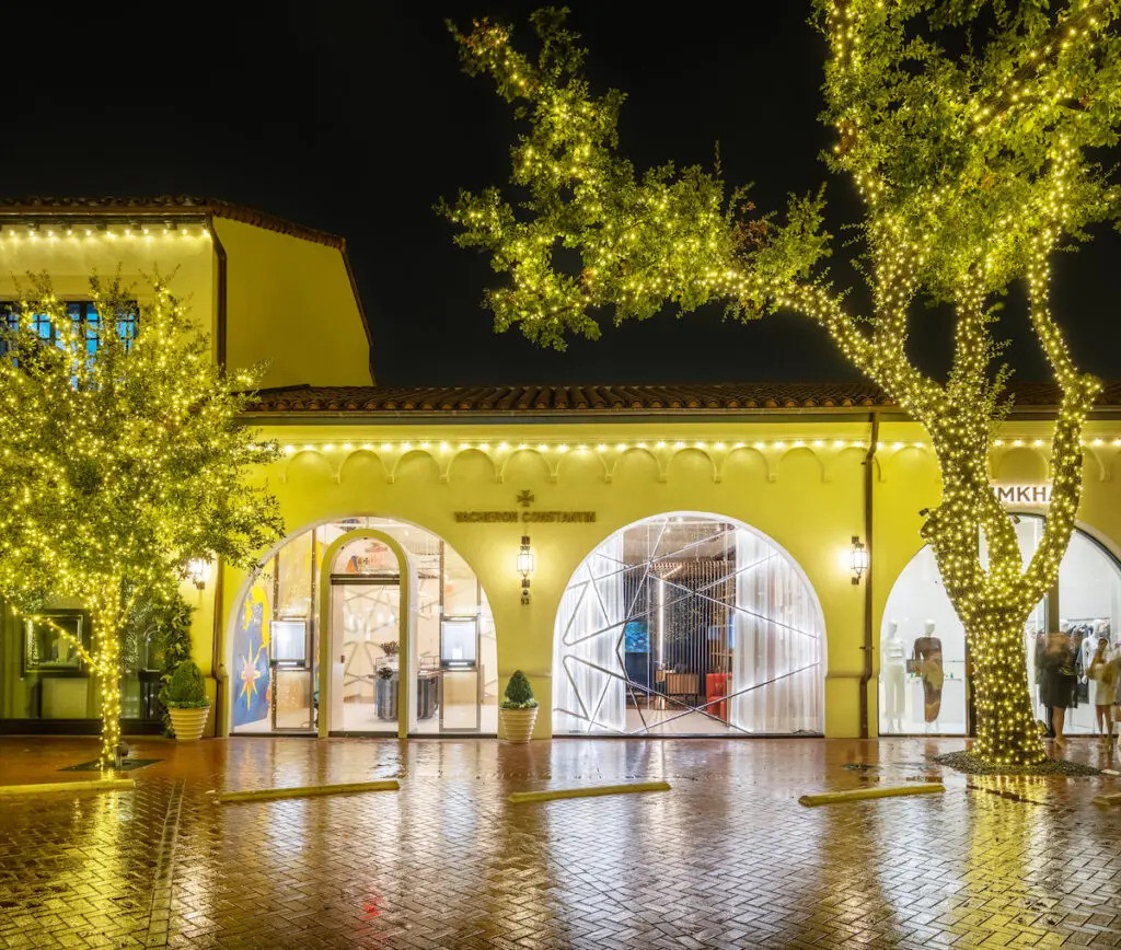 The Dallas Vacheron Constantin boutique at night. (Photo by Exploredinary)