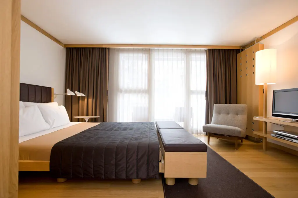 The Omnia seamlessly blends contemporary elegance with traditional Alpine aesthetics.