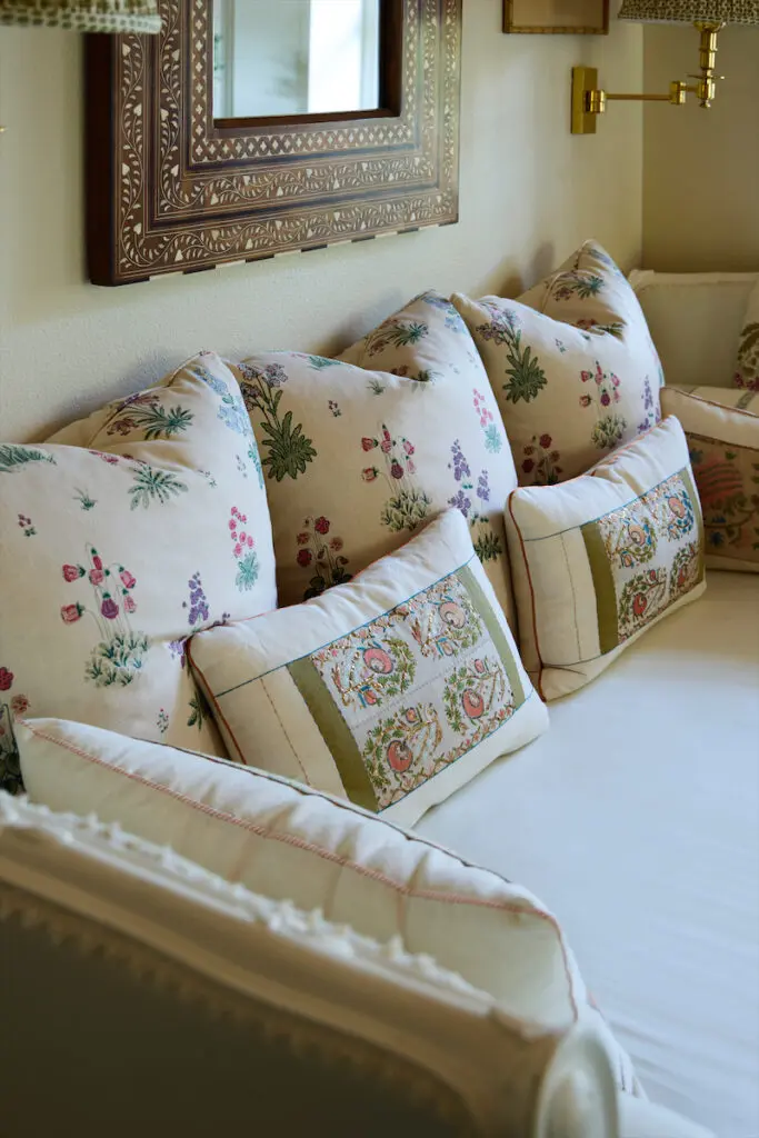 Cathy Kincaid’s Kips Bay Decorator Show House Dallas room, inspired by Bunny Mellon’s library, debuts Lisa Fine’s Persian Gardens wallpaper collection. (Photo by Kris Ellis)