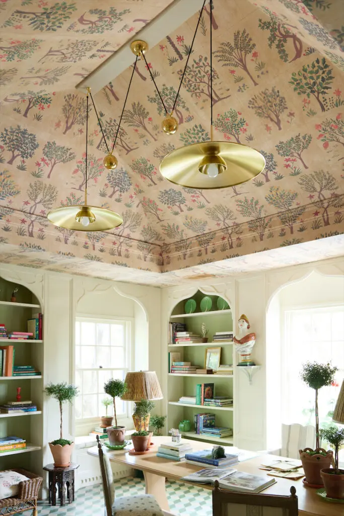 Cathy Kincaid’s Kips Bay Decorator Show House Dallas room, inspired by Bunny Mellon’s library, debuts Lisa Fine’s Persian Gardens wallpaper collection. (Photo by Kris Ellis)