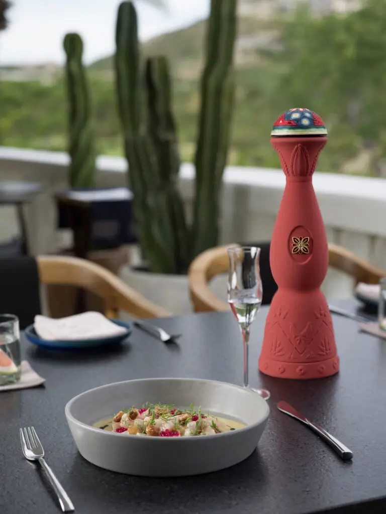 Clase Azul Mezcal San Luis Potosí features aromatic notes of cooked agave, caramel, green chile, sweet fruit, freshly cut grass, and wildflowers.