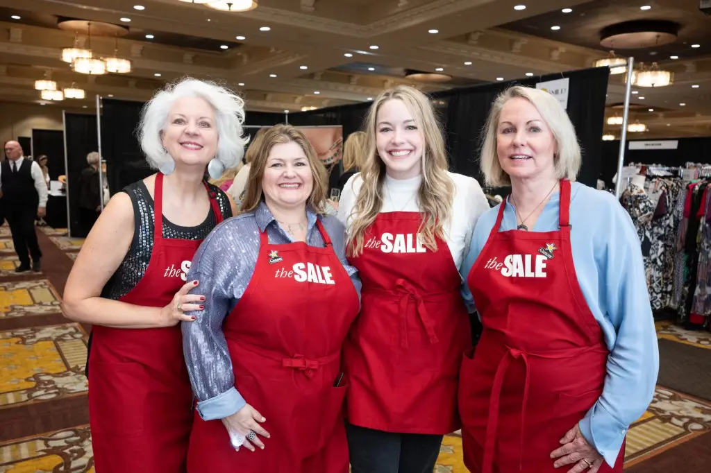 Chairs Michele Lipscomb, Susan McMillan, Elizabeth Galante, Connie Wright at Tri Delta Philanthropies The Sale (Photo by Daniel Ortiz)