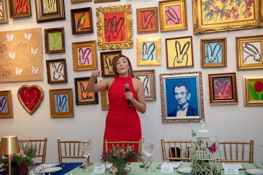 Chloe Wright at Laura Rathe Fine Art Hunt Slonem Dinner Party (Photo by Miroma Photography)