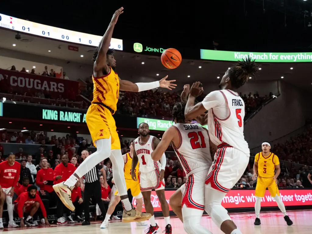 University of Houston point guard Jamal Shead knows how to find Ja'Vier Francis. (Photo by F. Carter Smith)