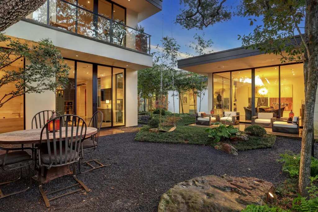 The definition of indoor-outdoor living.
