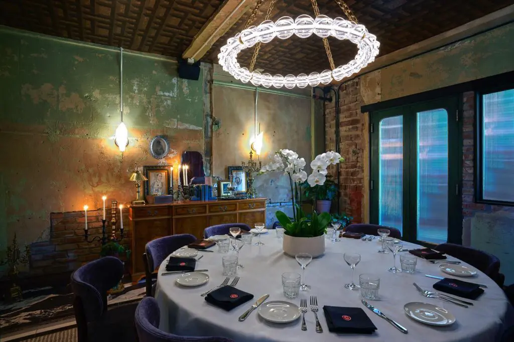 Italian – Caterina’s Ristorante is analog dining at its best – jackets required, cell phones banished.