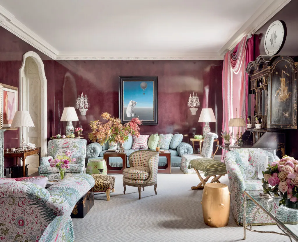 The living room of River House, New York, from the book Mario Buatta: Anatomy of a Decorator (Rizzoli). (© Artists Rights Society, New York / ADAGP, Paris)