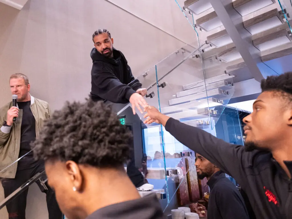 All of the University of Houston pllayers wanted a moment with Drake. (Photo by F. Carter Smith)