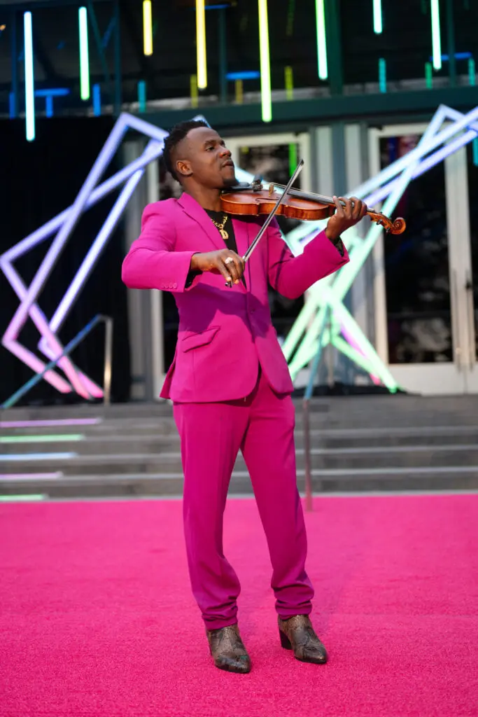 Demola the Violinist welcomes guests to the Houston Museum of Natural Science 'Big Energy!' gala. (Photo by Daniel Ortiz)