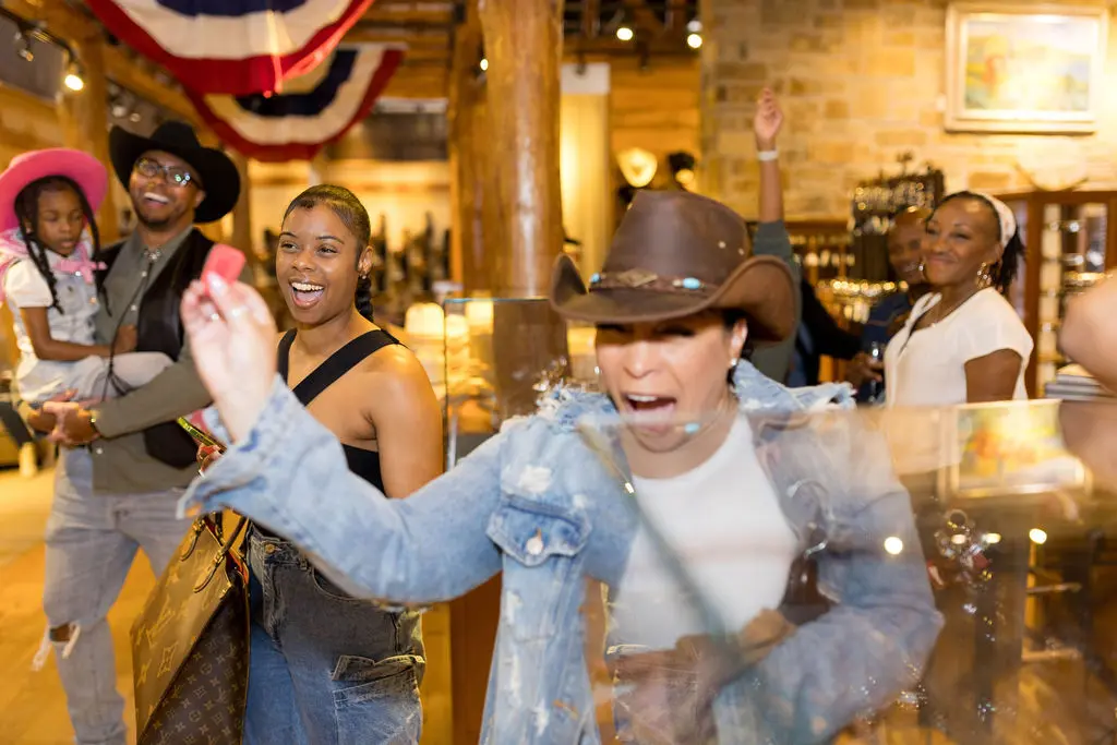 Raffle winner Renee Shilo at the Pinto Ranch celebration with LeToy Luckett. (Photo by Ivonne Perla Creative)