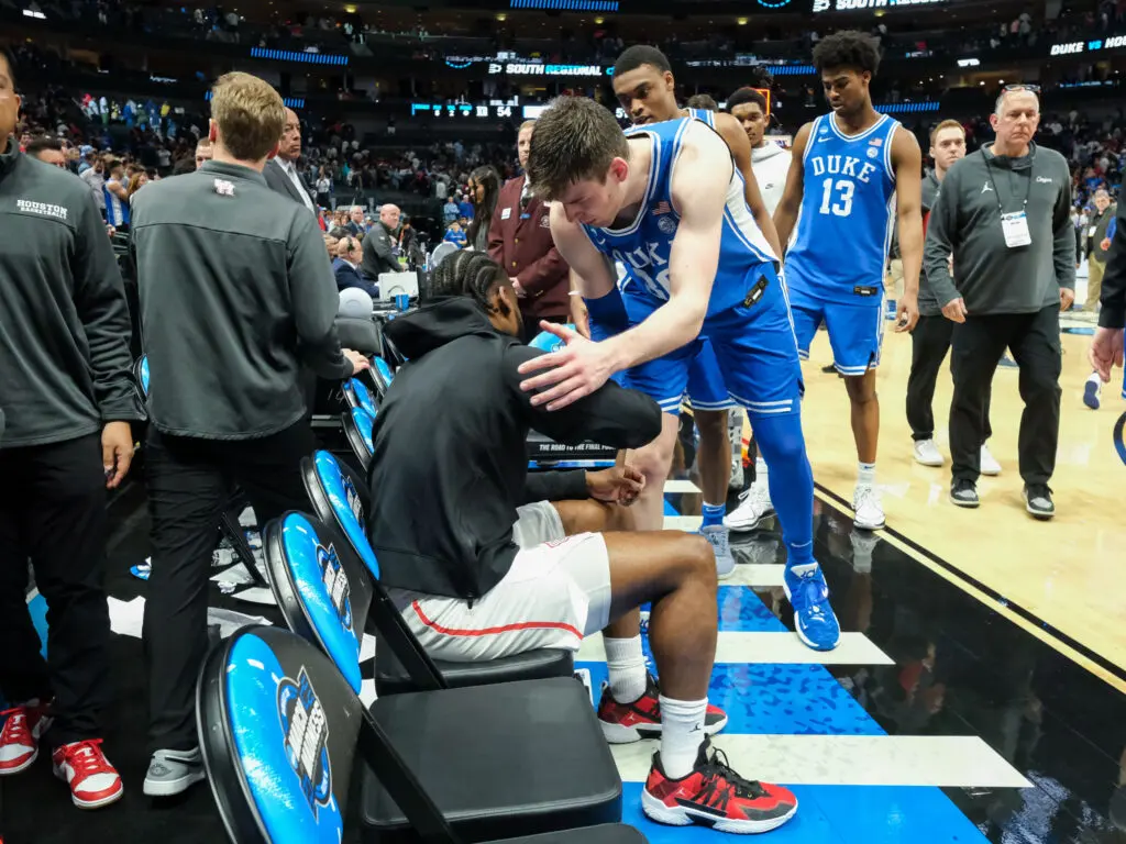 Duke players, including Kyle Filipowski, came over to give Houston point guard Jamal Shead respect after the game. (Photo by F. Carter Smith)