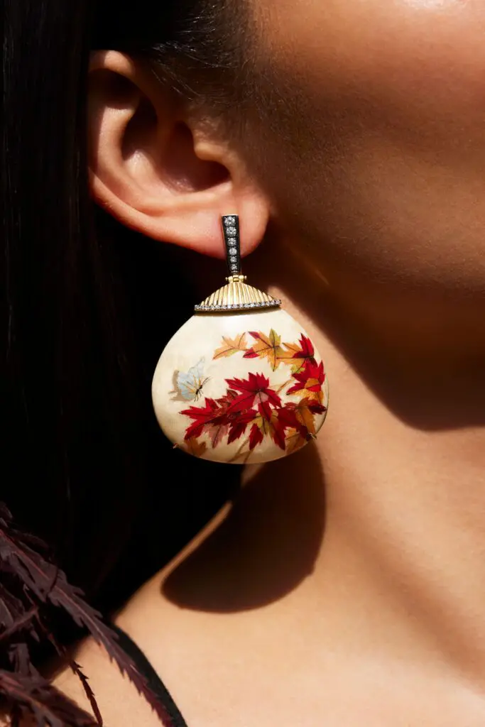 Marquetry earrings with diamonds.