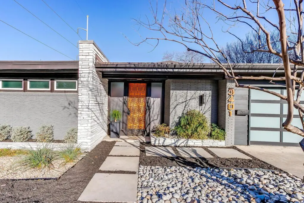 Built in 1952, this Monticello masterpiece retains its mid-century charm.