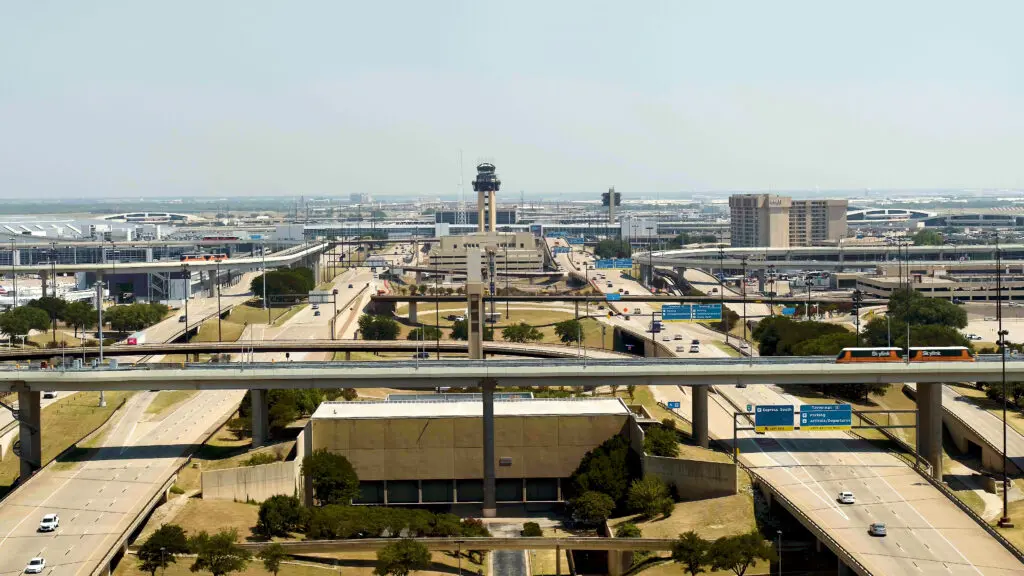 An aerial view of International Parkway running through the middle of one of the busiest airports on the planet. (Courtesy DFW Airport)