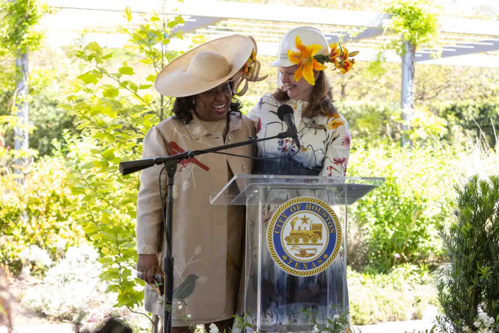 Honoree Paula Harris, Doreen Stoller at the Hats in the Park luncheon. (Photo by Jenny Antill)