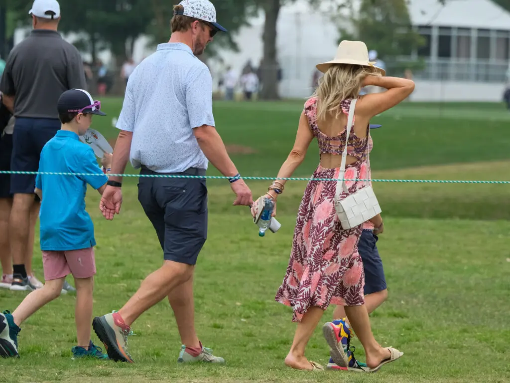 Some Houston Open fans came out in their Easter best for the Sunday holiday finish. (Photo by F. Carter Smith)