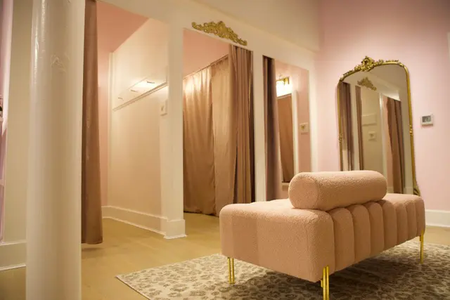 Palm Beach glamor meets contemporary chic within the walls of the feminine sanctuary. 