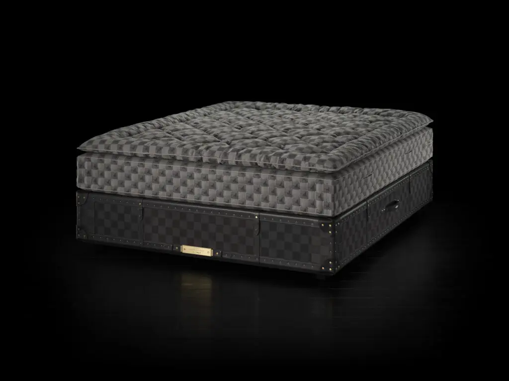 The Grand Vividus comes in four color ways.