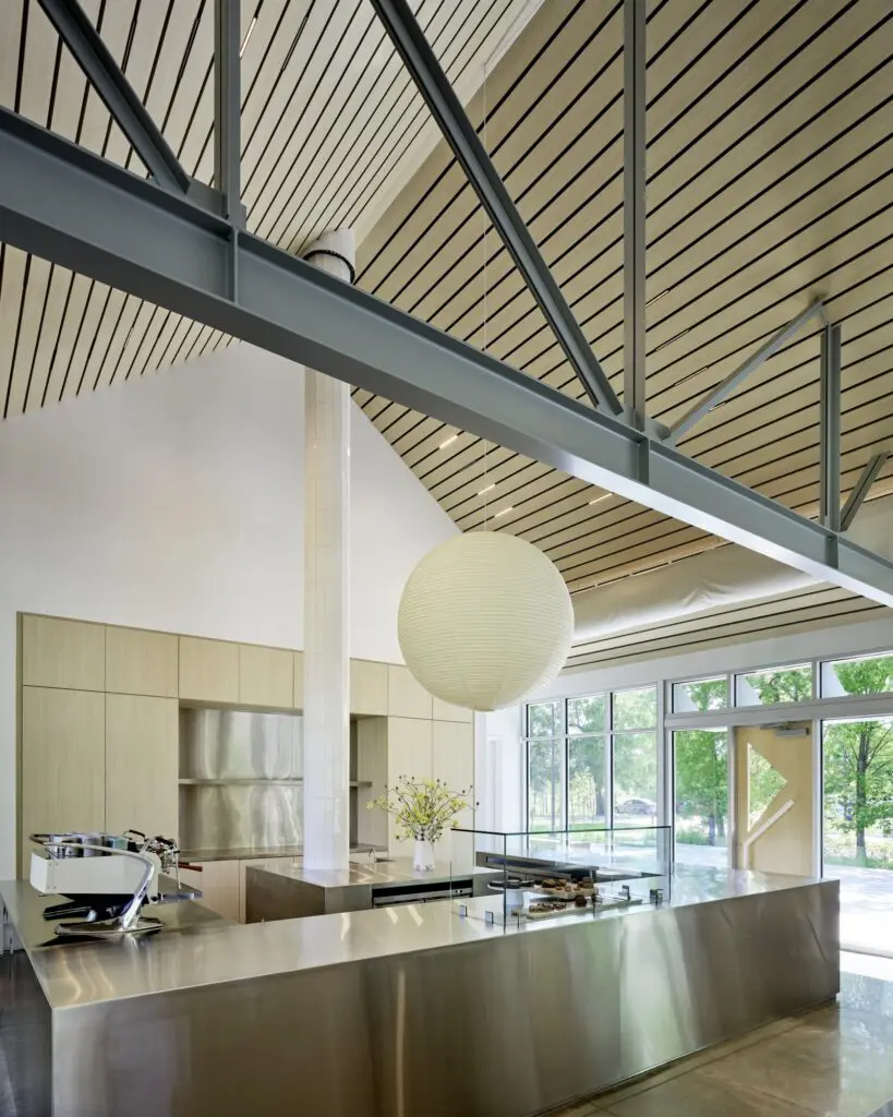 Designed by Schaum Architects, an award-winning local firm, with interior elements curated by Vibrant’s founder, the Memorial Park cafe's light-filled space reflects the natural aesthetic of its surroundings. (Photo by Leonid Furmansky)