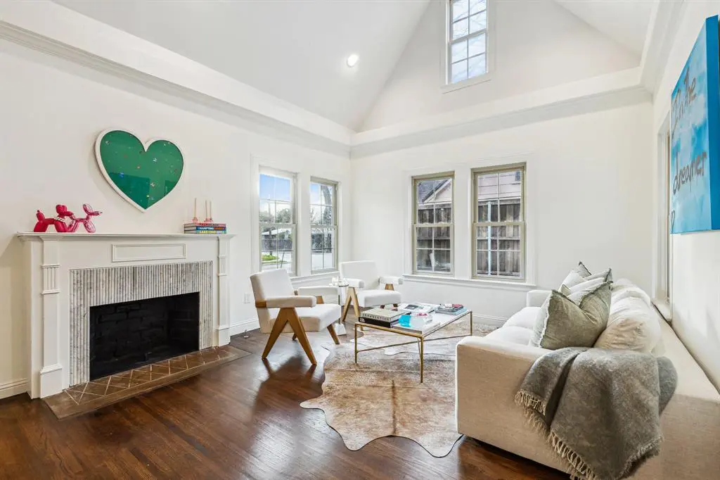 High vaulted ceilings keep things airy.