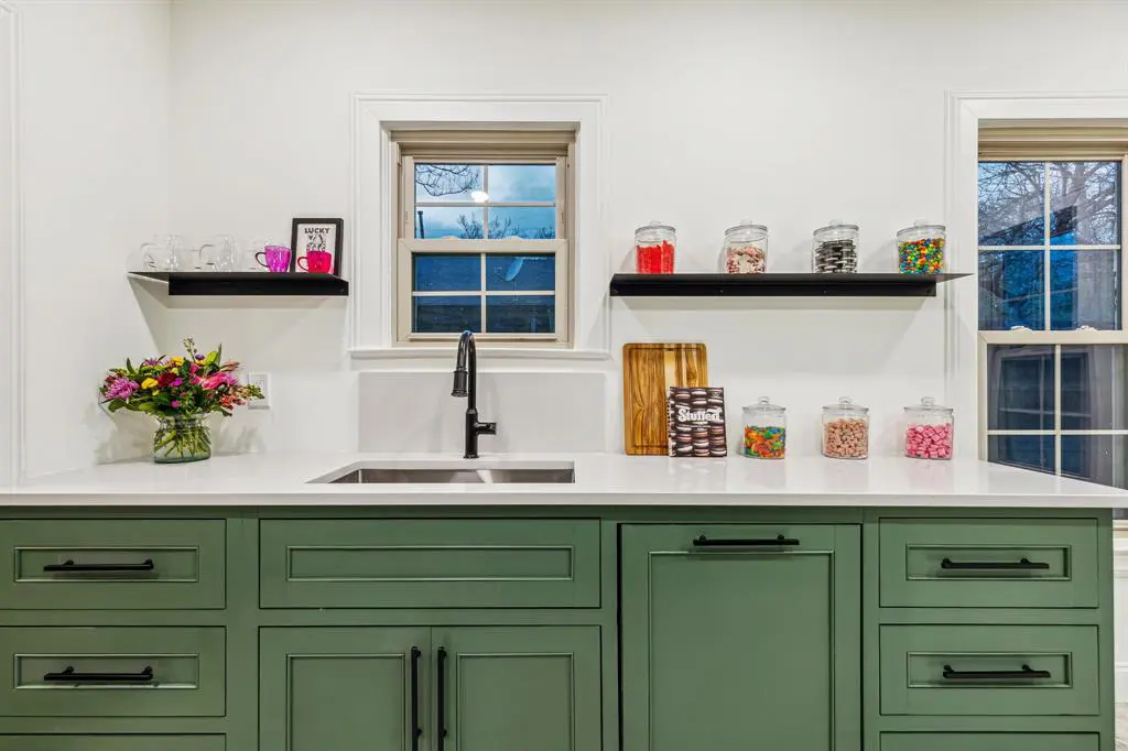 Open shelving.