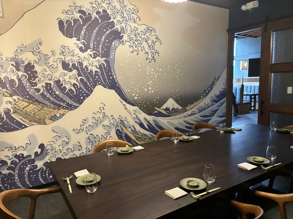 A private dining room for 8 is available at Bloofin. (Photo by Laura Landsbaum)