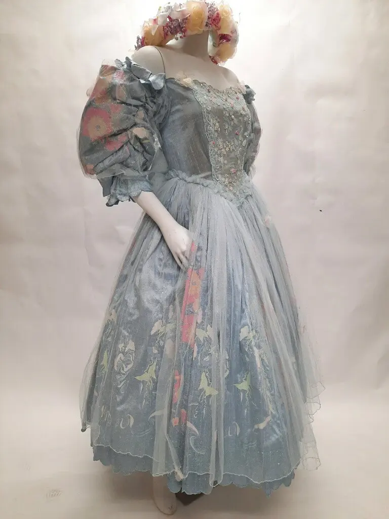 John Chapple and Louise Hamlin-Wright's handprinted dupion gown with matching headpiece, Fall 1984 (Photo by Martha Faulhaber)