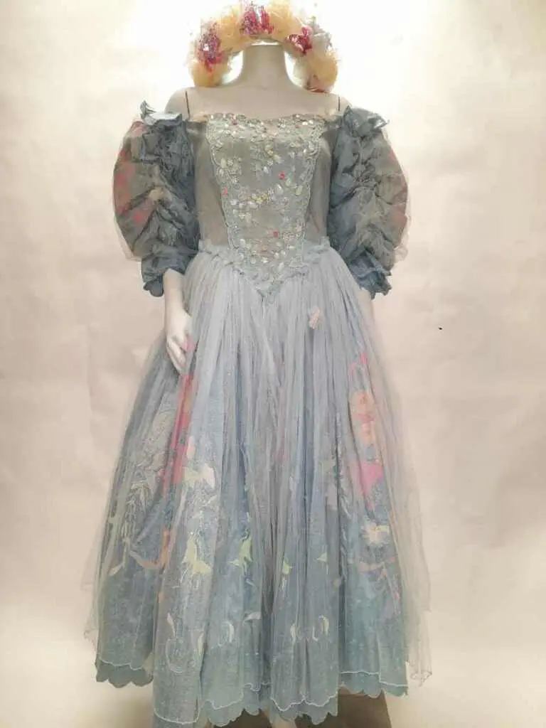 John Chapple and Louise Hamlin-Wright's handprinted dupion gown with matching headpiece, Fall 1984 (Photo by Martha Faulhaber)