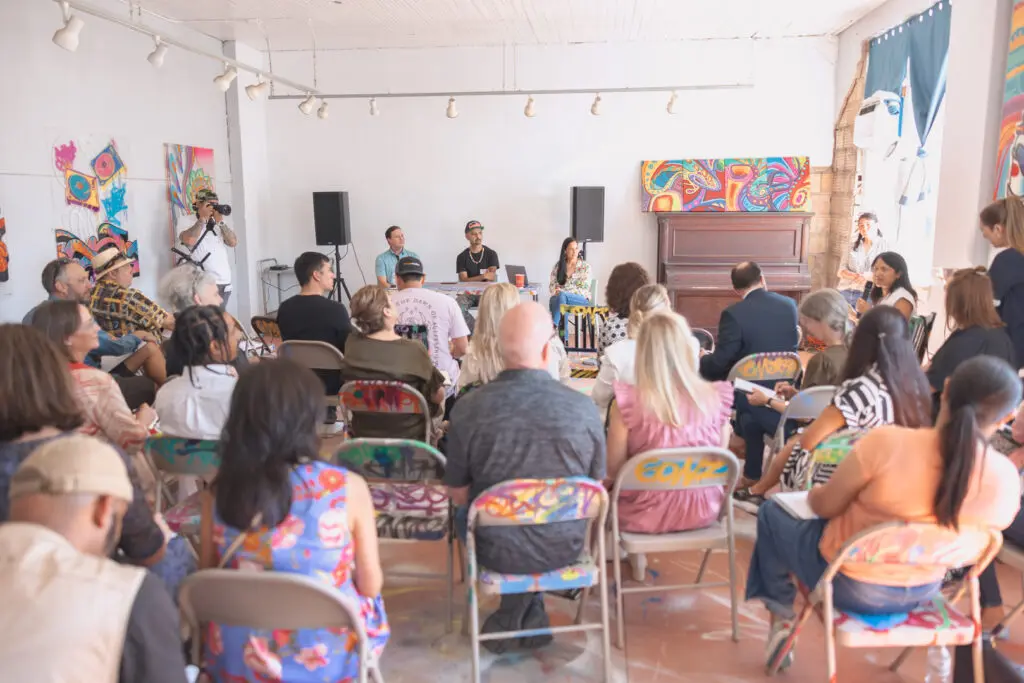 Guests gather at the Luckie Schoolhouse roundtable (Photo by Luz Rodriguez)