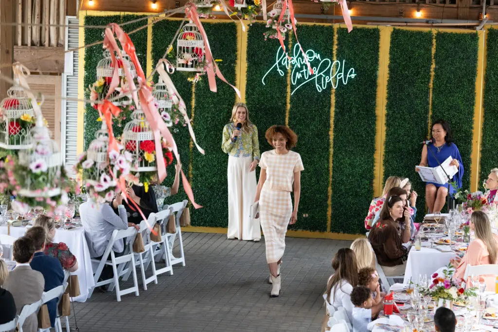 Lyndsey Zorich presents fashions from The Avenue at 'Fashion in the Fields' at Hope Farms benefitting Recipe for Success Foundation (Photo by Daniel Ortiz)