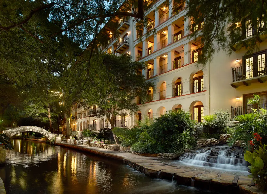 Experience the magic of the riverwalk at the Omni La Mansión del Rio.
